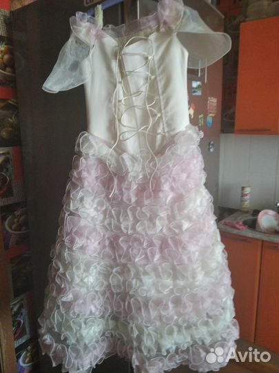 Платье праздничное