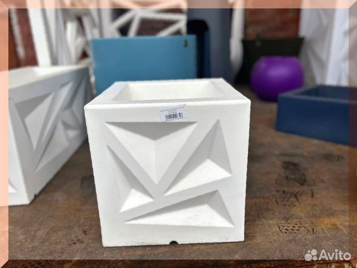 Белое кашпо для улицы