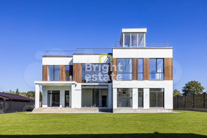 Дом 412 м² на участке 11 сот.