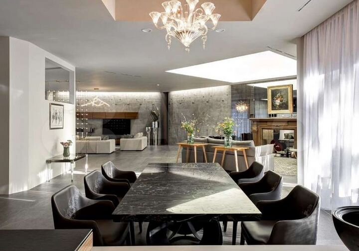 Дом 1000 м² на участке 20 сот.