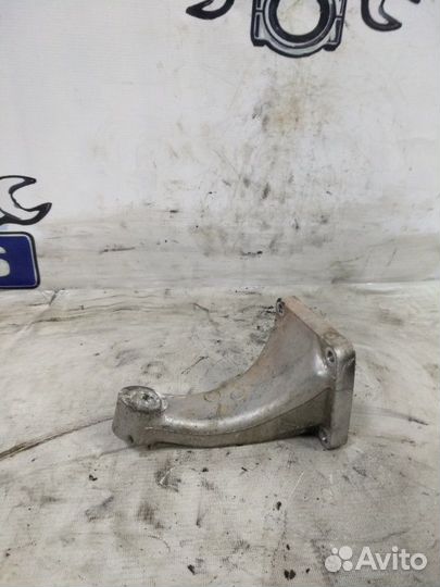 Кронштейн двигателя левый Ssangyong Kyron 1 D20DT