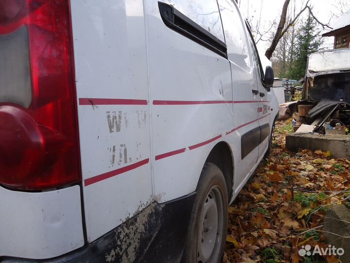 Peugeot Partner 1.6 МТ, 2010, битый, 255 342 км