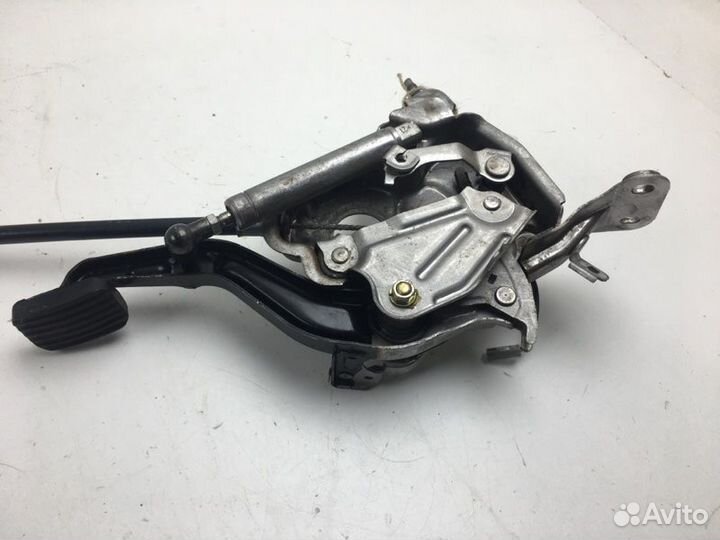 Педаль стояночного тормоза Toyota Camry CV30 2CT