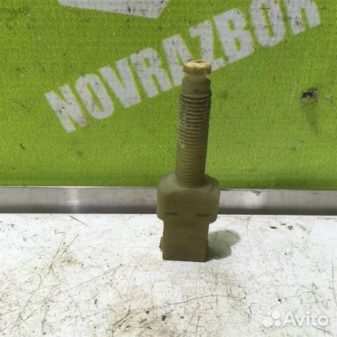 Датчик включения стопсигнала Ауди 80 90 Б3