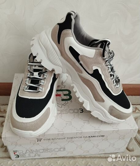 Кроссовки женские