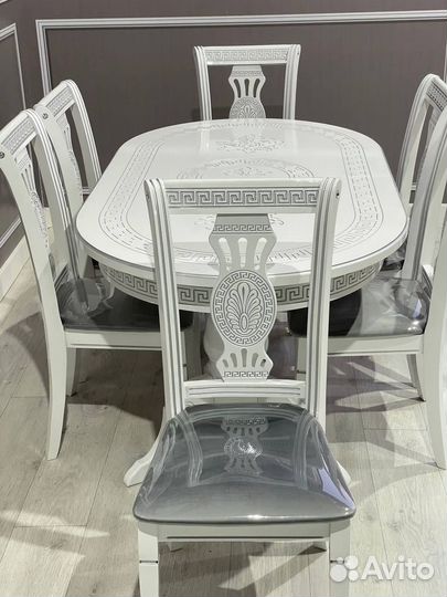 Кухонный стол и стулья