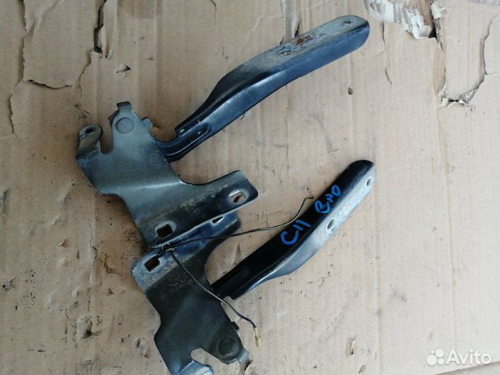 Петля капота Nissan Tiida C11 HR16DE