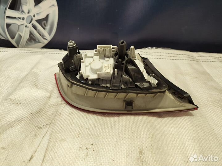 Фонарь в крышку багажника правый Audi A4 B7 2006г