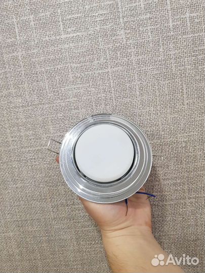 Точечный потолочный светильник