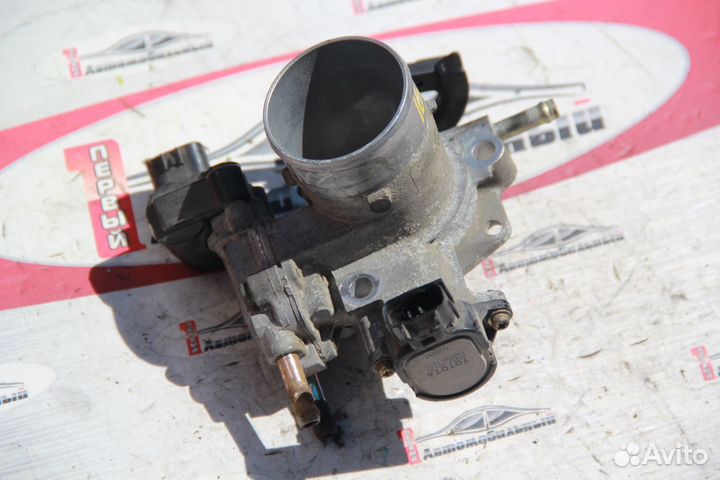 Заслонка c Toyota Corolla Spacio NZE121N 1NZ-FE