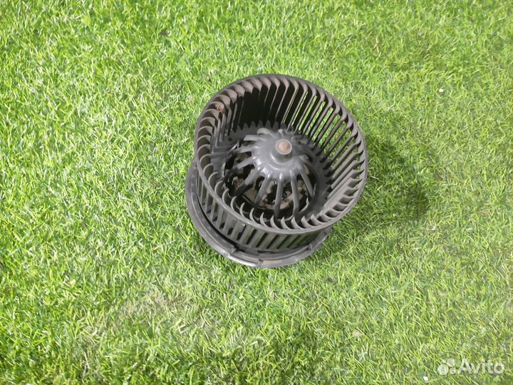 Моторчик отопителя Renault Logan