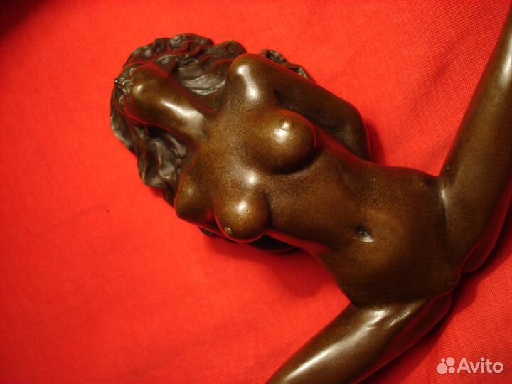 Статуэтка Эротика Связанная На Шпагате Франция