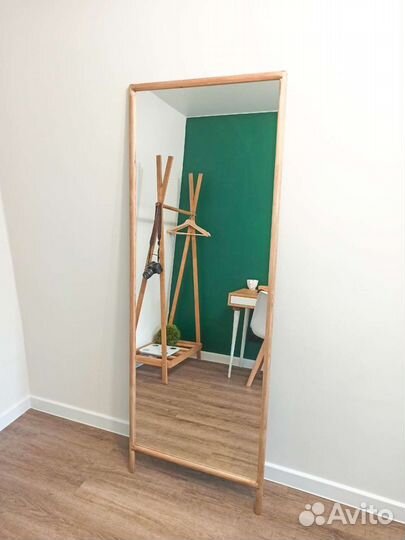 Зеркало напольное в деревянной раме