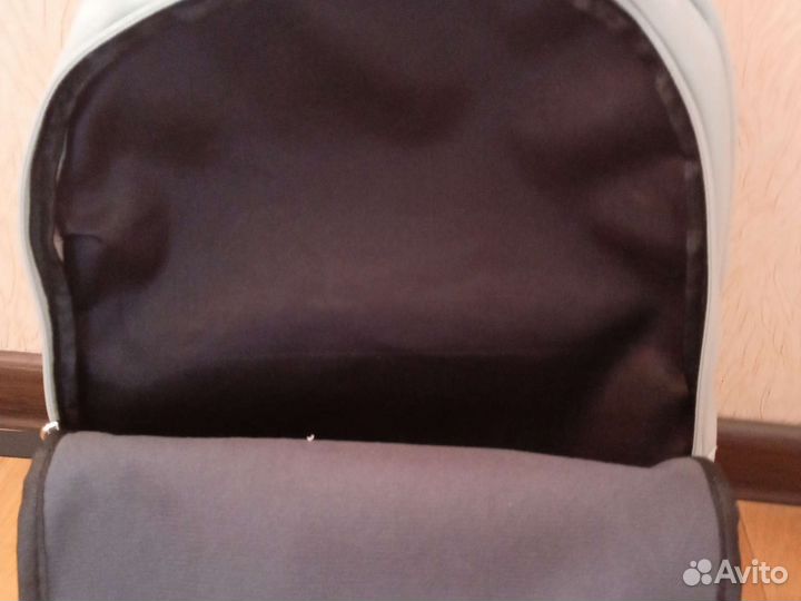 Рюкзак ментолового цвета с брелком медведя