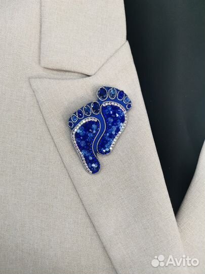 Брошь ручной работы из бисера