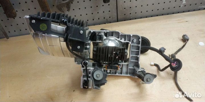 Линза фары левая Prado 150