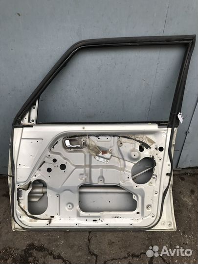 Дверь передняя правая Mitsubishi Pajero 2 3.0i 95г