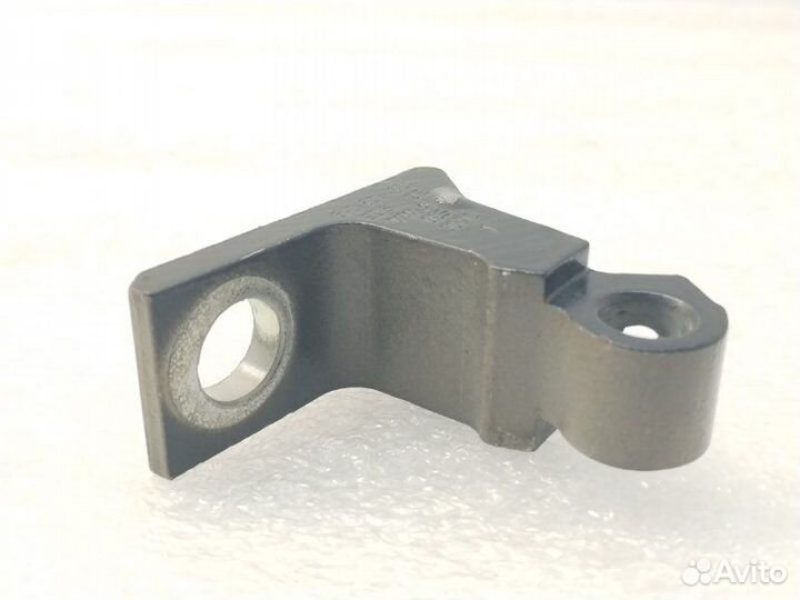 Петля двери передняя правая Volkswagen Tiguan 1