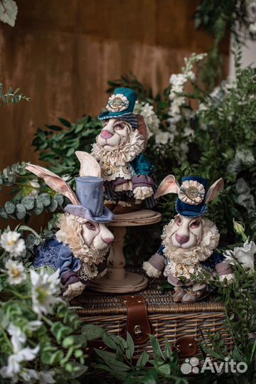 Белый кролик в наличии из Алиса в стране чудес