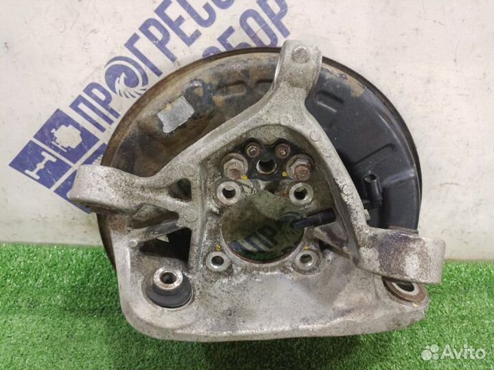 Поворотный кулак задний правый Toyota Mark X седан