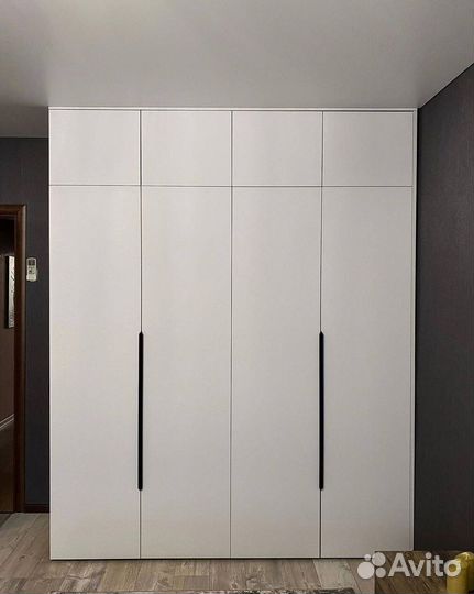 Шкаф с встроенной гладильной доской