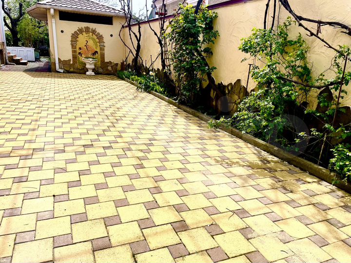 Дом 180 м² на участке 6 сот.