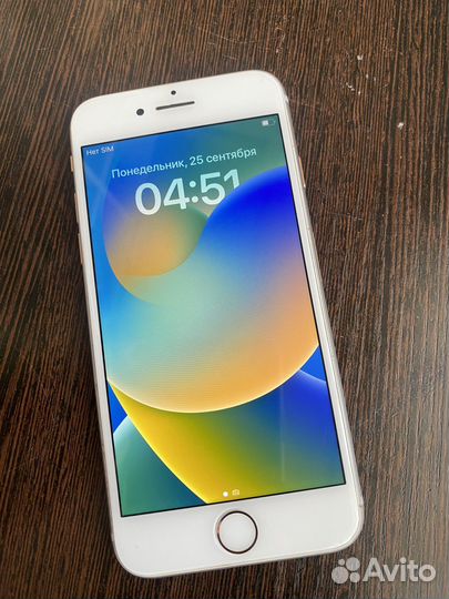 Телефон iPhone 8