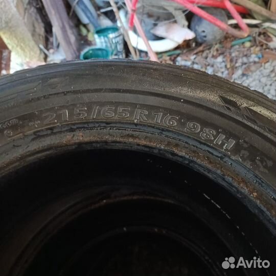 Kumho Crugen Premium KL33 215/65 R16
