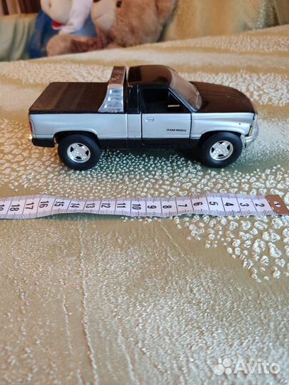 Машинка модель игрушка