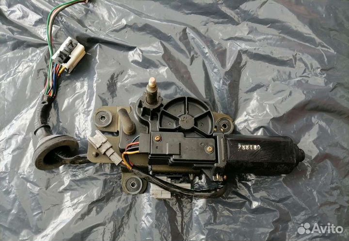 Спойлер с камерой для Nissan Elgrand