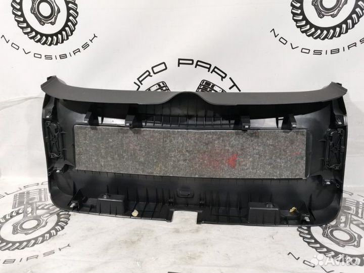 Обшивка крышки багажника Volkswagen Tiguan 2008-2