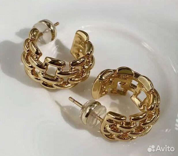 Серьги золотого цвета кольца