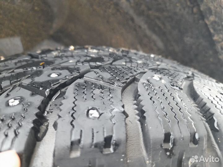 Bridgestone Ice Cruiser 7000 215/60 R17