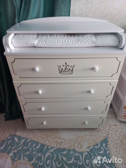 Детская кровать с пеленальным столиком