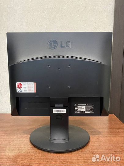 Монитор LG 19