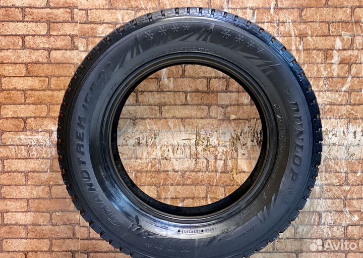 Dunlop Grandtrek Ice 02 215/65 R16
