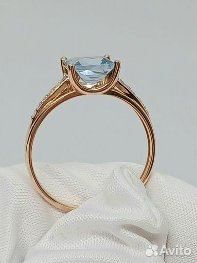 Кольцо с природным камнем Золото