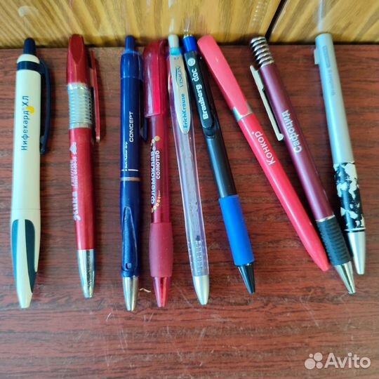 Авторучки шариковые, чернильные, перья, указка