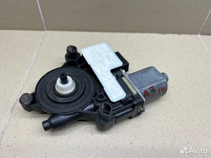 Моторчик стеклоподъемника задний правый Audi A3 8V