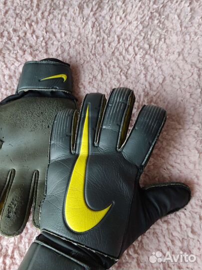 Футбольные перчатки Nike