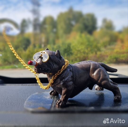 Фигурка собаки на панель автомобиля