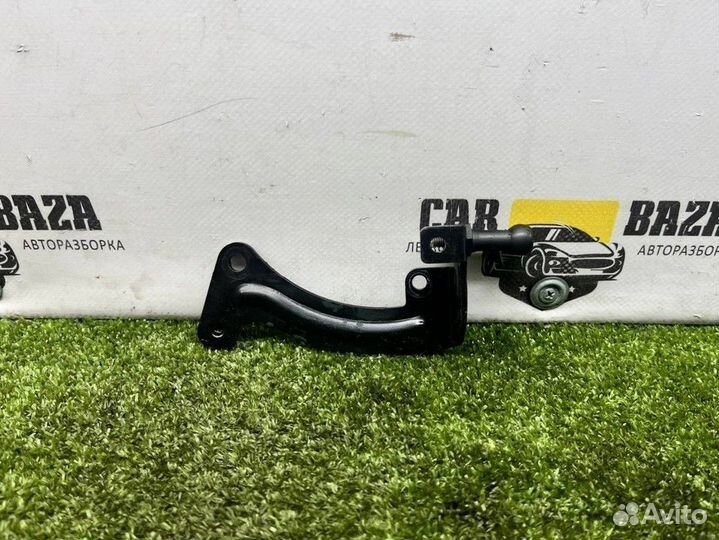 Кронштейн (крепление) Audi A3 8P 03G103941E