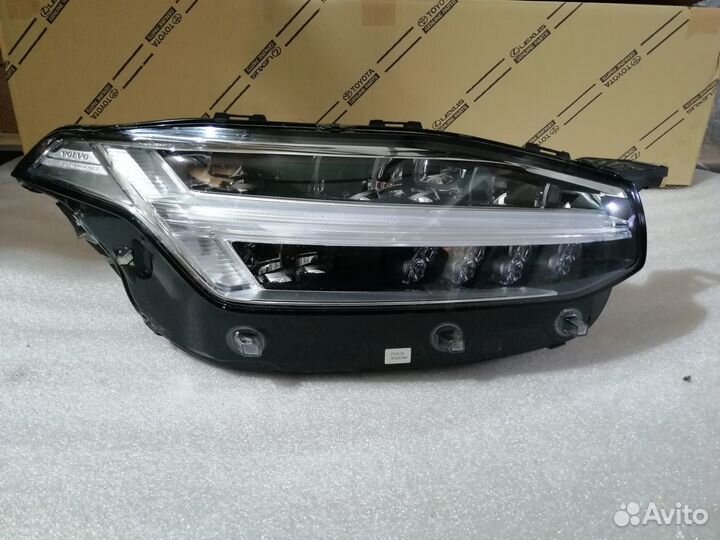 Volvo XC90 фара правая