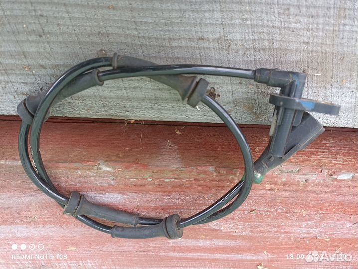 Датчик абс Рено Дастер 4х4