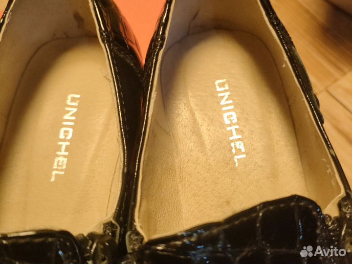 Туфли кожаные лакированные новые для девочки