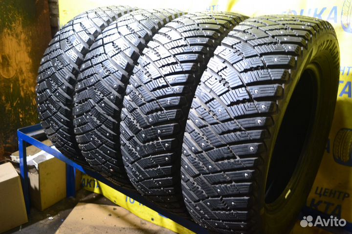 Goodyear Ultragrip Ice Arctic 215/65 R16