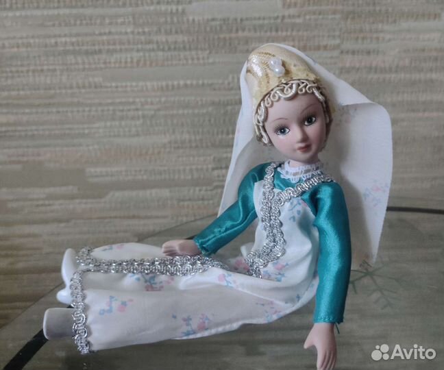 Кукла фарфоровая коллекционная