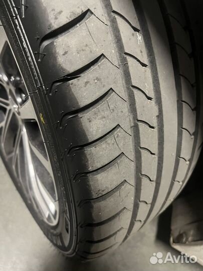 Maxtrek Maximus M1 245/40 R19