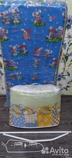 Детская кроватка с маятником