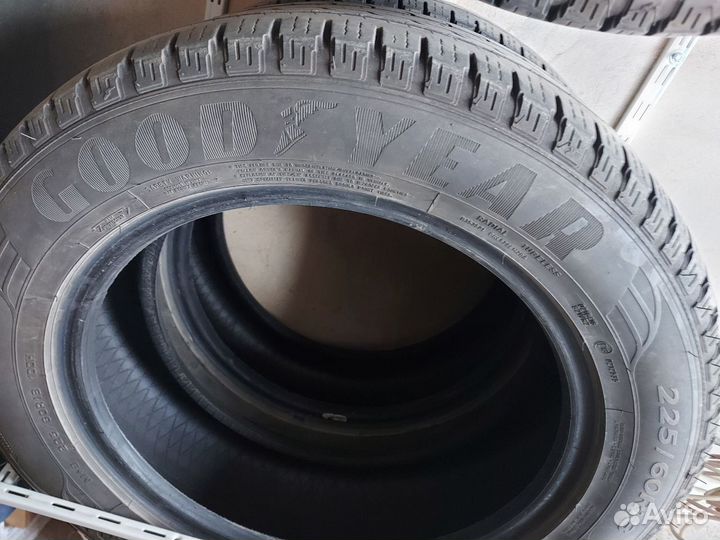 Goodyear EfficientGrip SUV 225/60 R18 100H